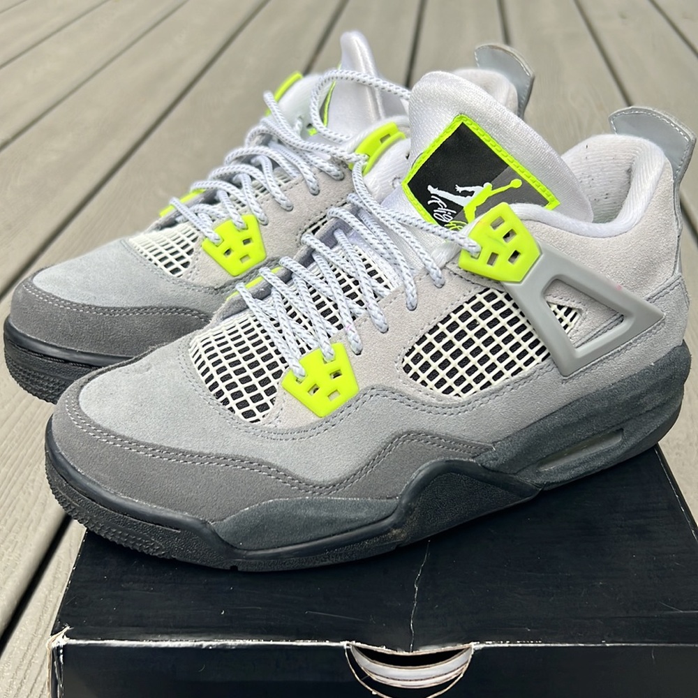 Air Jordan 4 Retro SE Neon 95
